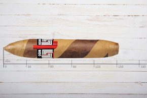 Corleone Zigarren Il Capo. Gros Figurado, Ring 64, Länge: 152 mm