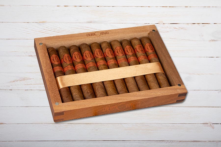 Laura Chavin Cigars La Ligue des Divins, Short Churchill, Box 10er