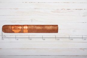 Laura Chavin Cigars La Ligue des Divins, Short Churchill