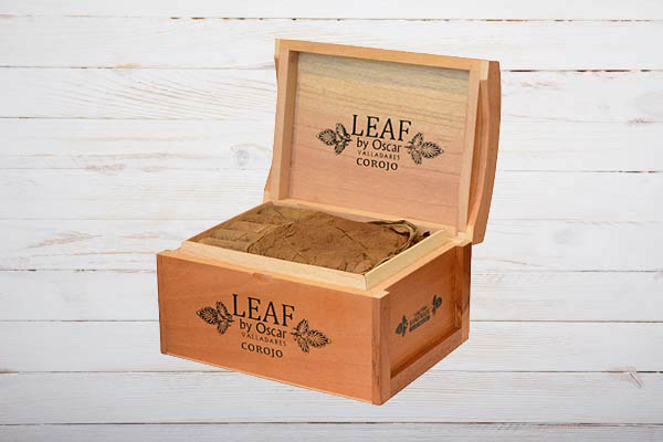 Leaf by Oscar Valladares Cigars Corojo im Tabakblatt, Box 20er
