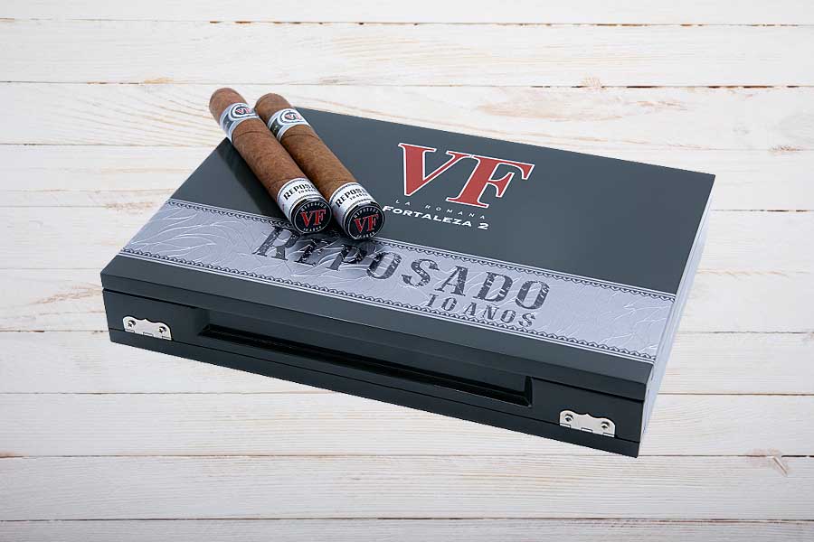 VegaFina Fortaleza 2 Cigars Reposado 10 Anos Magnum, Box 10er